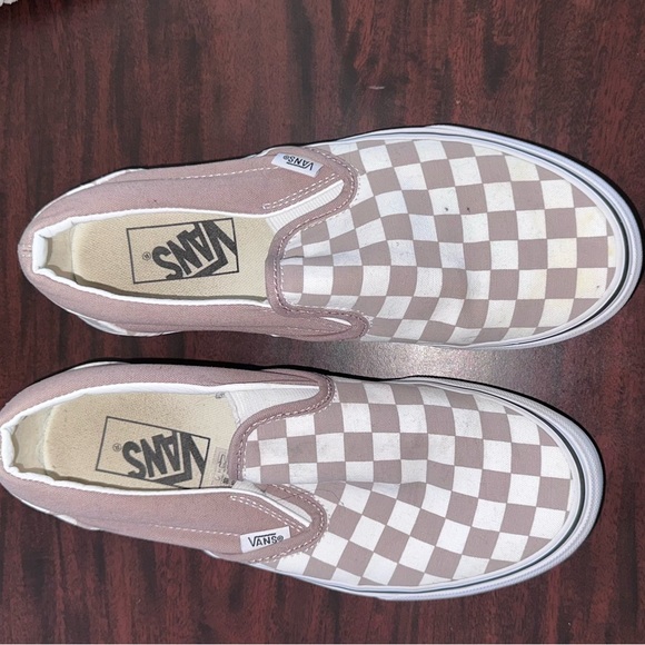 Nude on white checkered low top vans - Picture 1 of 3